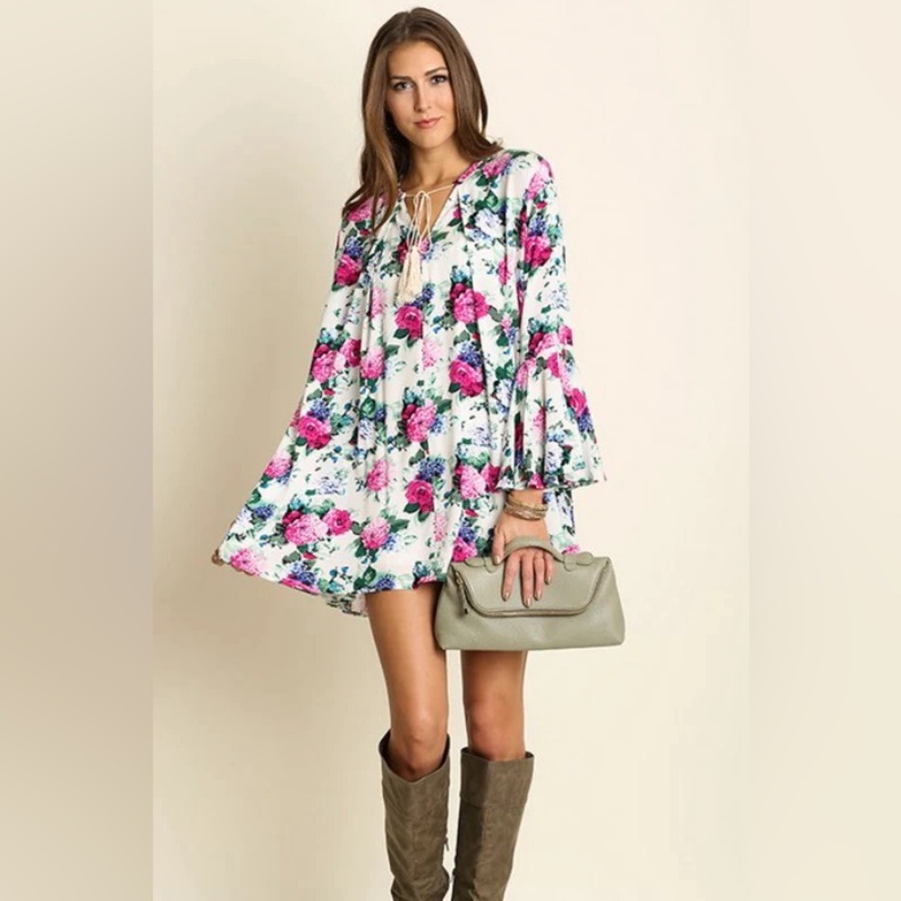 Umgee Women's Hydrangea Floral Long Bell Sleeve Tunis Dress - size M